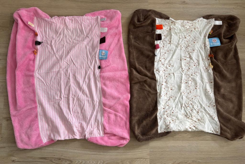 SNOOZEBABY 2x aankleedkussenhoezen roze en bruin, Overige merken, Gebruikt, Aankleedkussen, Ophalen of Verzenden
