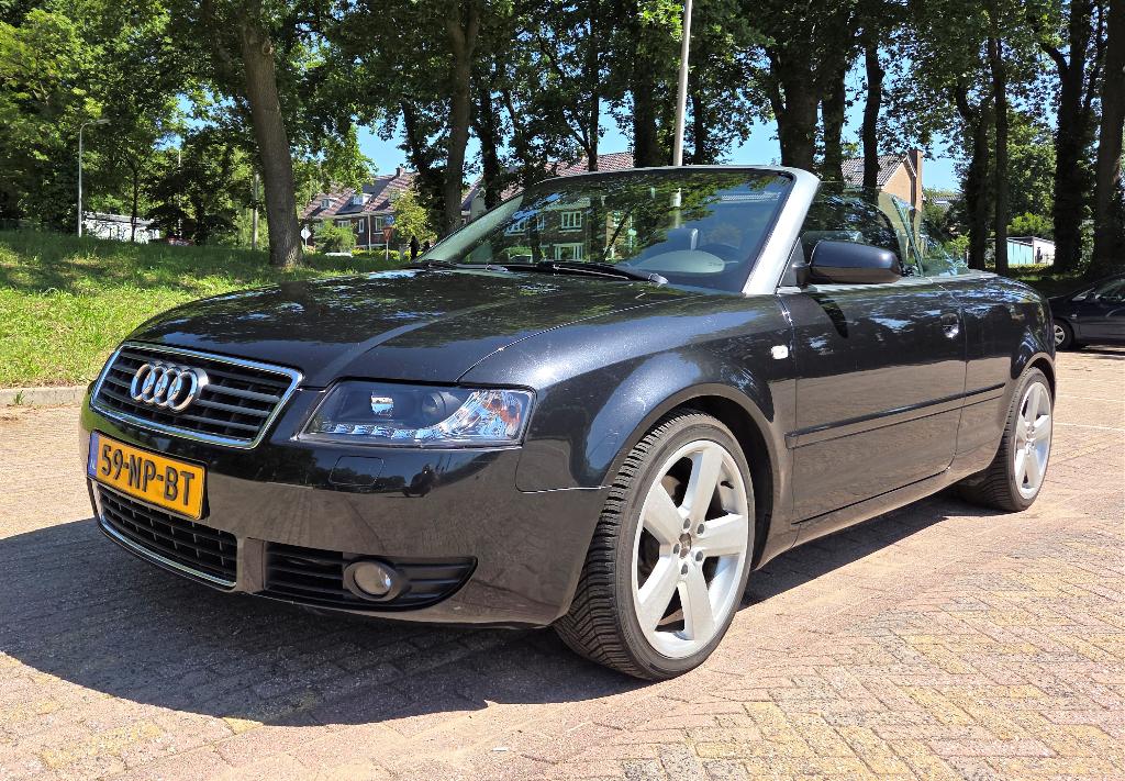 Audi A4 3.0 V6 Cabrio AUT 2004,  Zwart Metallic, Auto's, Audi, Zwart, Cabriolet, 4 stoelen, A4