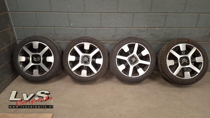 Velgen set + banden van een Citroen C4 Cactus, Auto-onderdelen, Banden en Velgen, Gebruikt, -, -, Ophalen of Verzenden