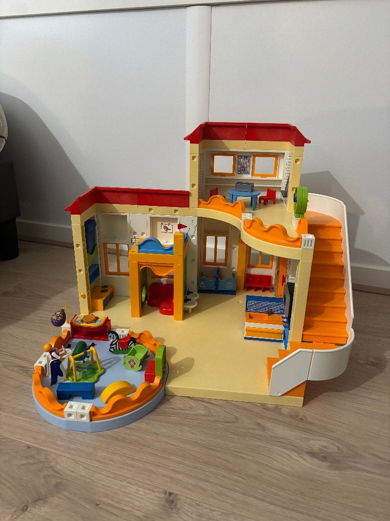 Playmobil kinderdagverblijf (5567) + speelgroep (5570), Gebruikt, Gebouw, Complete set, Ophalen of Verzenden