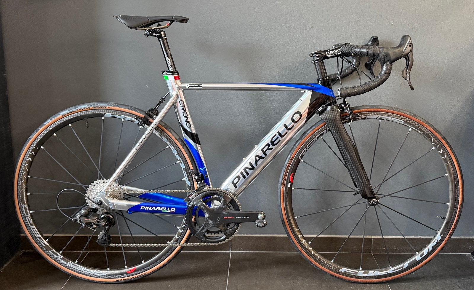 Pinarello Crono (maar 10 van deze frames wereldwijd), Fietsen en Brommers, Fietsen | Racefietsen, Carbon, Zo goed als nieuw, Meer dan 20 versnellingen