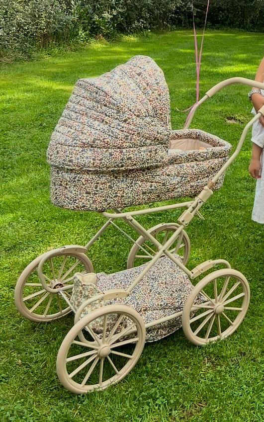Konges Slojd poppenwagen, Ophalen, Babypop
