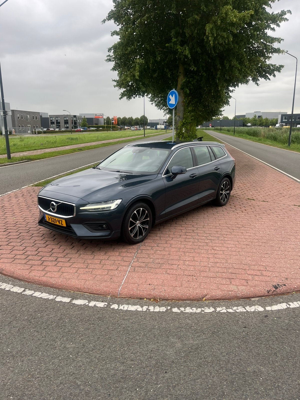 Volvo V60 B3 163pk Geartronic Mild Hybrid 2020 Blauw, Auto's, 1800 kg, 4 cilinders, 1969 cc, Blauw