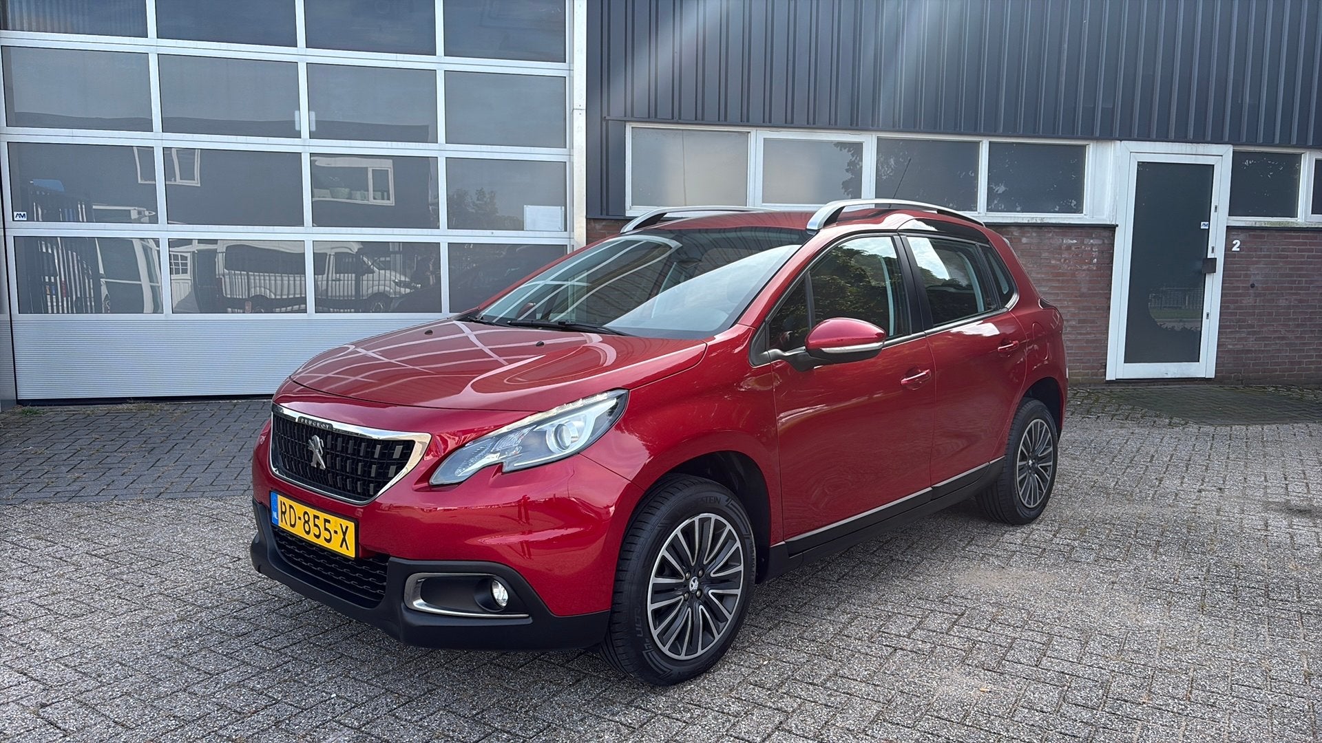 Peugeot 2008 1.2 VTI Automaat nieuwe distributieriem, Stof, 1250 kg, Zwart, 1199 cc