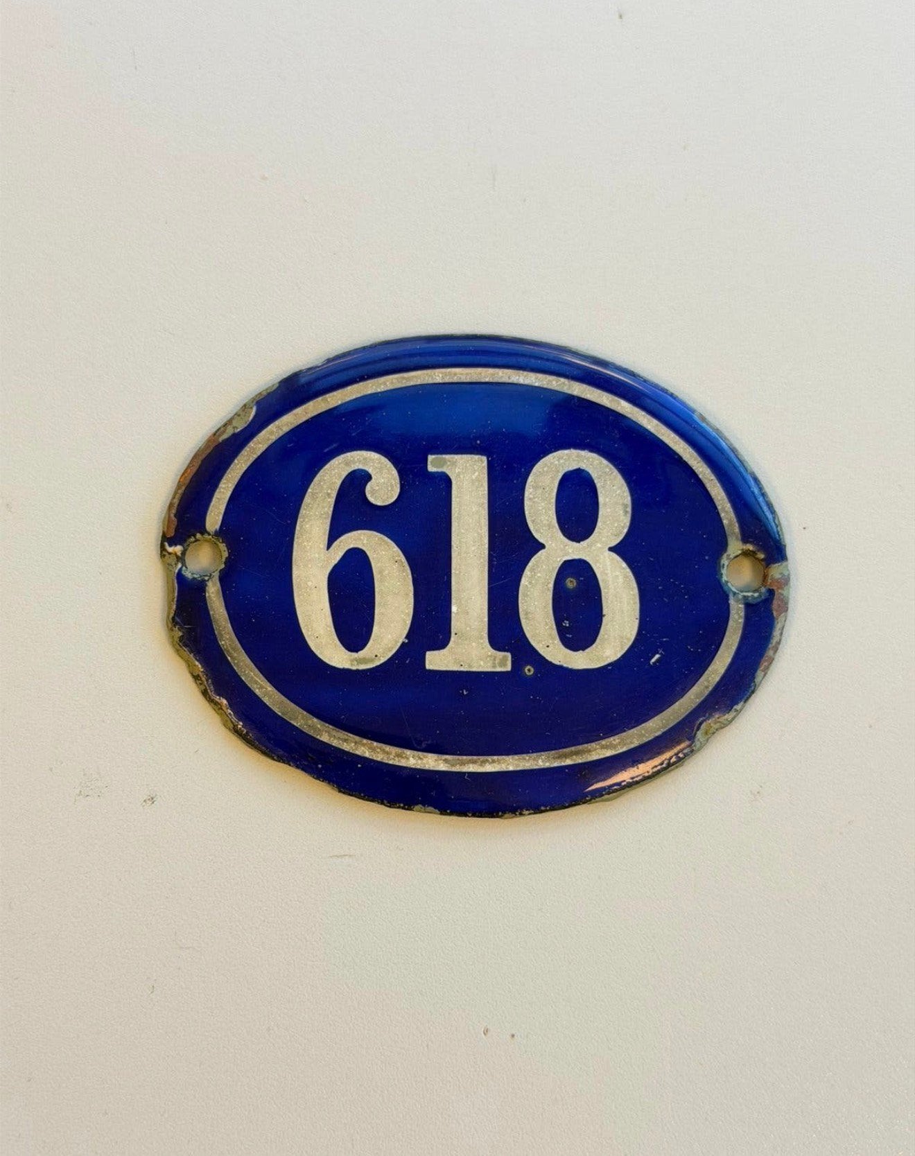 Vintage emaille huisnummerbord 618 blauw wit vtg huisnummer, Ophalen of Verzenden