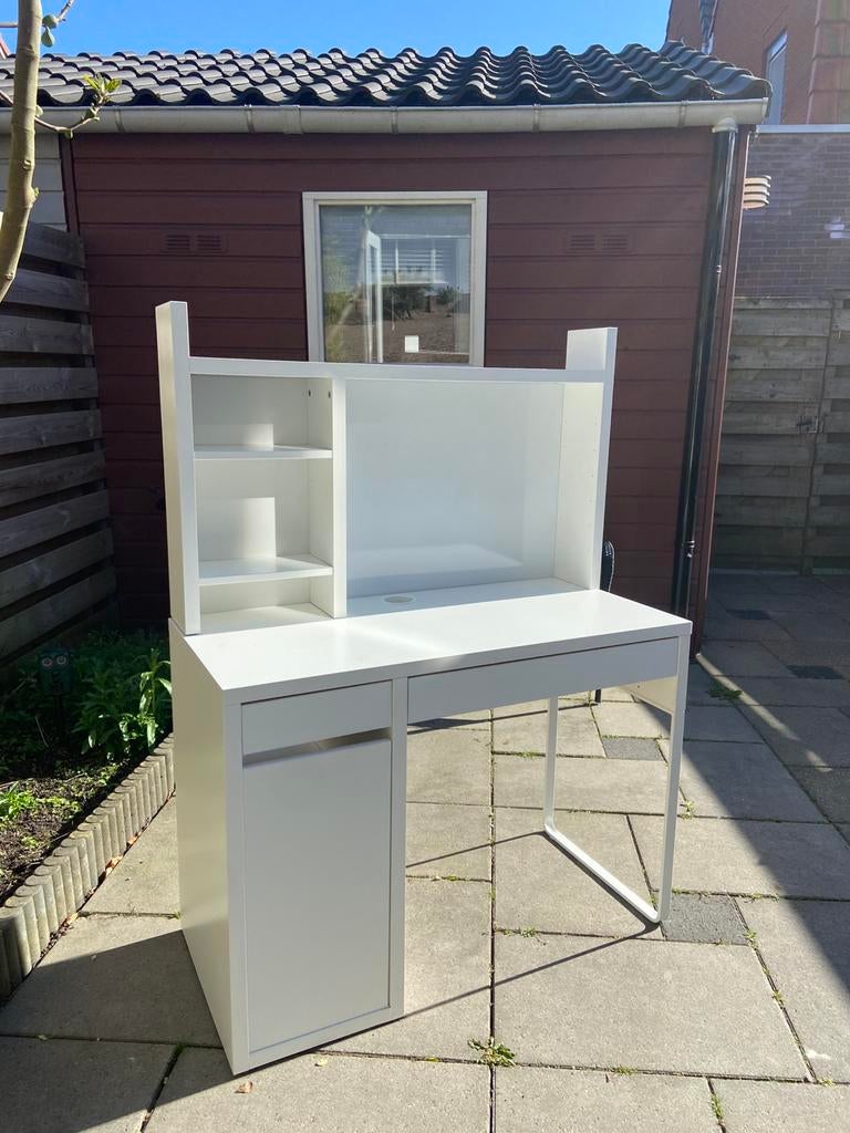 IKEA Micke bureau met opbouwdeel - Wit, Ophalen, Opbergruimte, 105 cm, Zo goed als nieuw