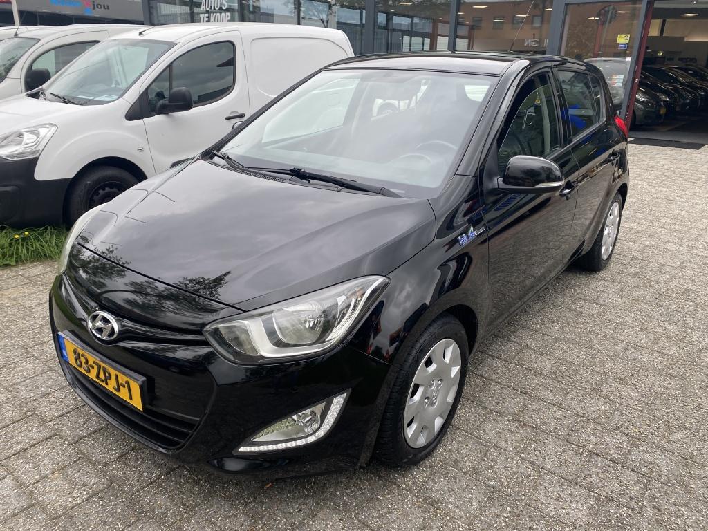 Hyundai i20 1.2i i-Motion Eerste Eig NW APK BJ 2013 !, Auto's, Euro 5, 31 €/maand, 4 cilinders, Zwart