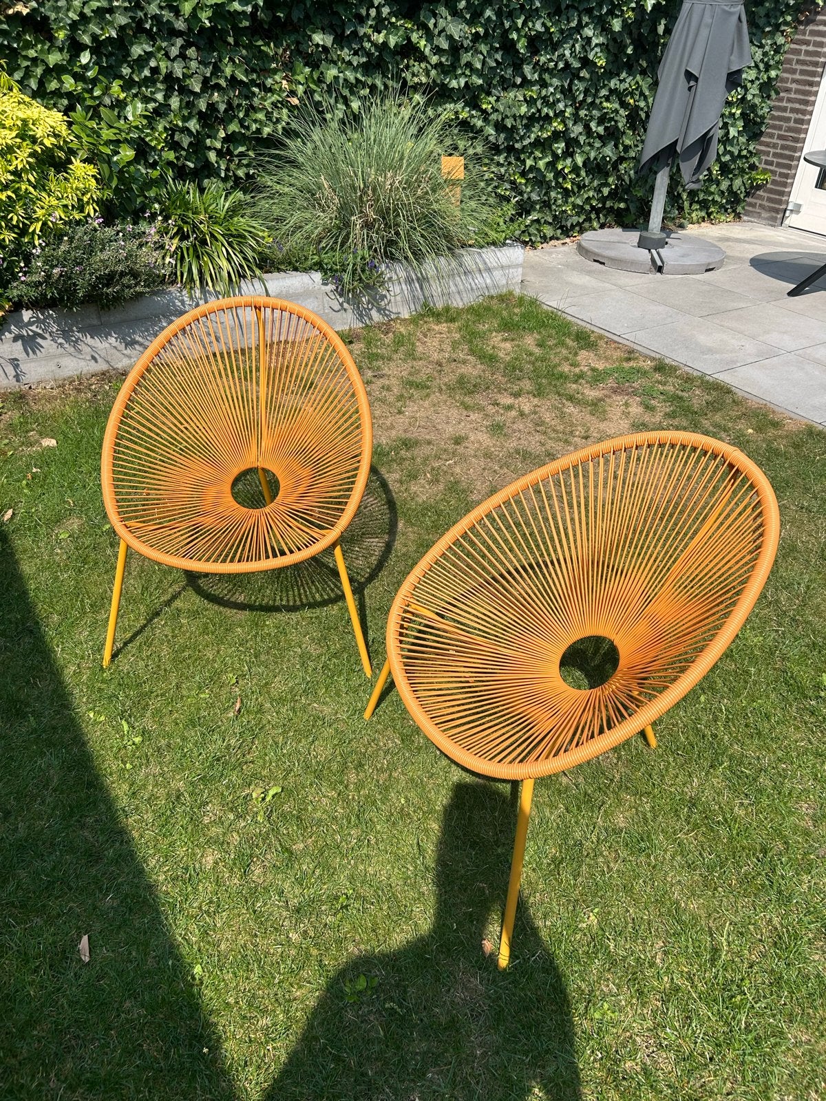 Twee Gele tuinstoelen / loungestoelen / kuipstoelen, Ophalen, Zo goed als nieuw, Kunststof