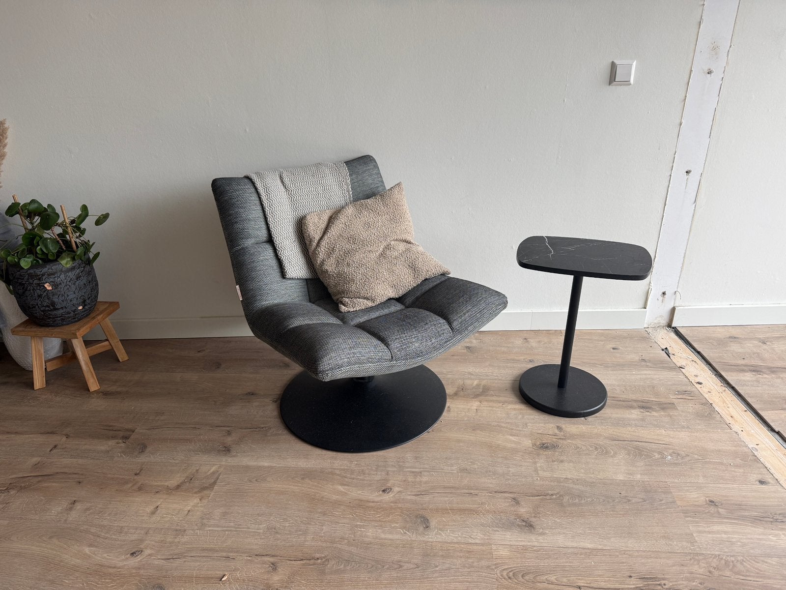 Dutchbone draaistoel – als nieuw, Huis en Inrichting, Ophalen of Verzenden, Zo goed als nieuw, 50 tot 75 cm