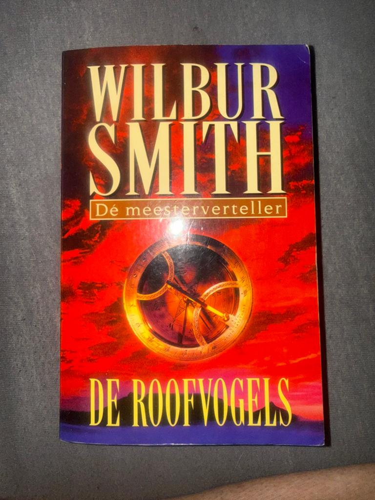 Te koop Wilbur Smith - Roofvogels, Gelezen, Ophalen of Verzenden, Nederland, Wilbur Smith
