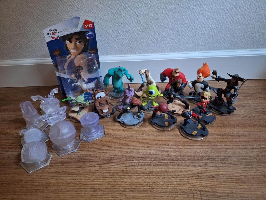 15x Disney Infinity poppetjes en 6x wereld, Ophalen of Verzenden