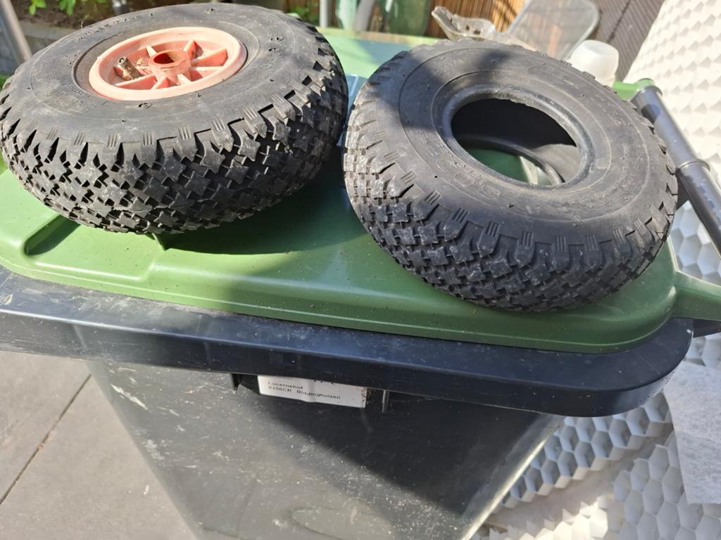 2x Rubberen banden 3.00-4 (260x85) voor steekwagen/kar, Ophalen of Verzenden, Gebruikt