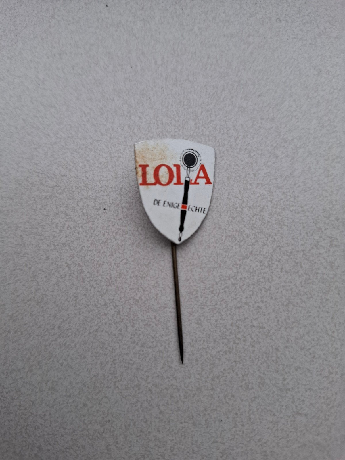 Vintage speldje pin prikker steekspeld Lola de énige èchte, Ophalen of Verzenden