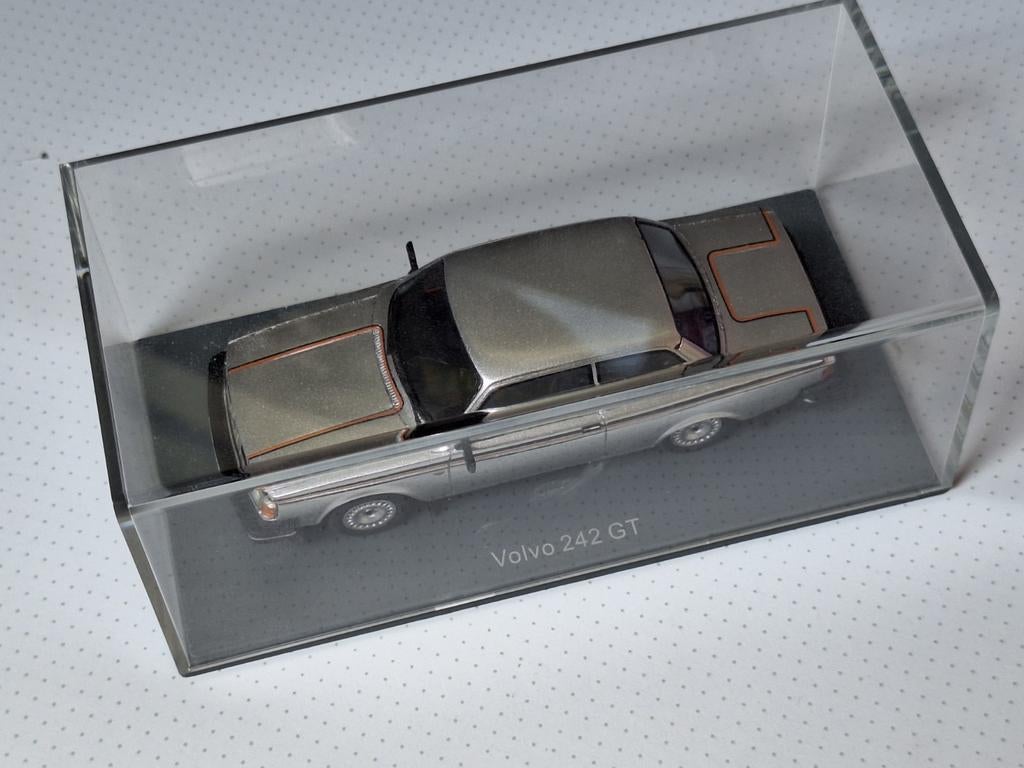 Volvo 242 GT  neo 1/43, Hobby en Vrije tijd, Modelauto's | 1:43, Ophalen of Verzenden, Zo goed als nieuw, Auto, Overige merken