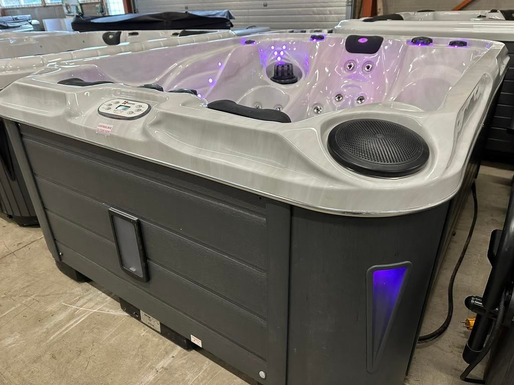 Passion Soulmate 3 persoons jacuzzi 2 ligplaatsen, Balboa!, Tuin en Terras, Bubbelbaden en Hottubs, Ophalen of Verzenden, Zo goed als nieuw