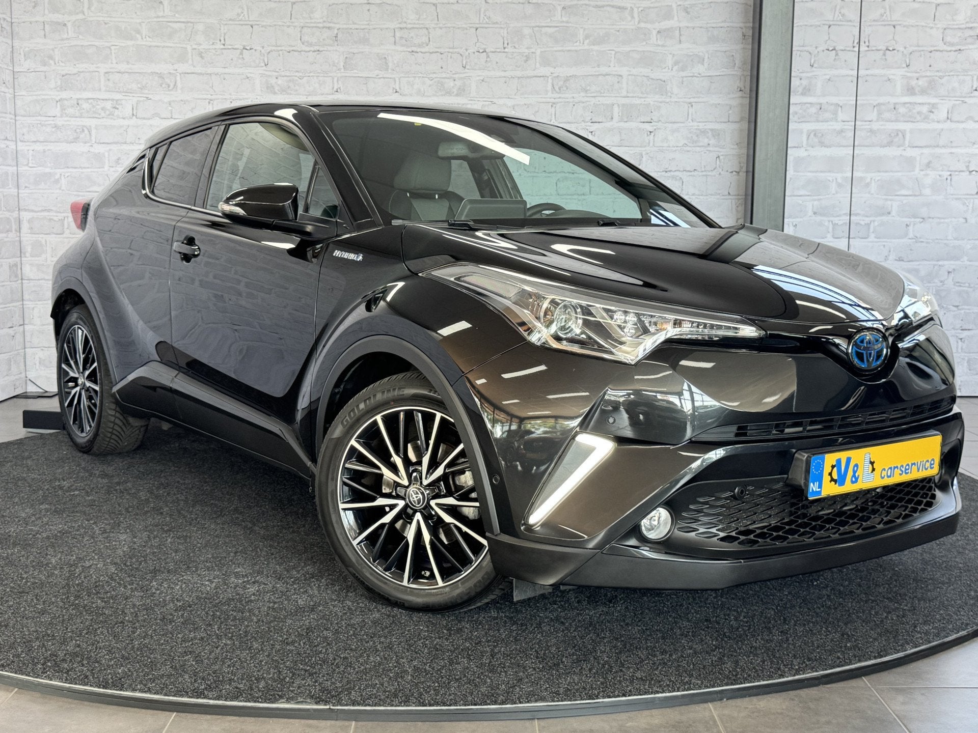 Toyota C-HR 1.8 Hybrid Black Edition JBL ACC Trekhaak, Auto's, 4 cilinders, Zwart, 26 km/l, Hybride Elektrisch/Benzine