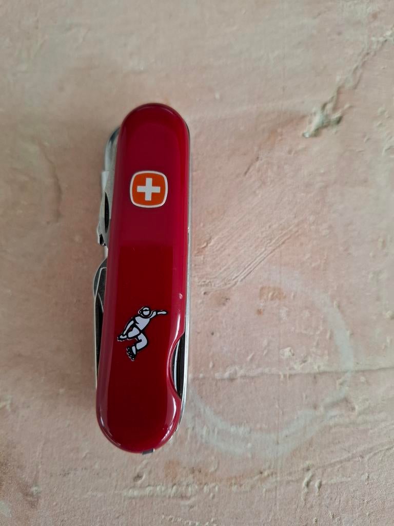 Rare Wenger Skater mes zakmes Victorinox, Caravans en Kamperen, Kampeergereedschap, Ophalen of Verzenden, Nieuw