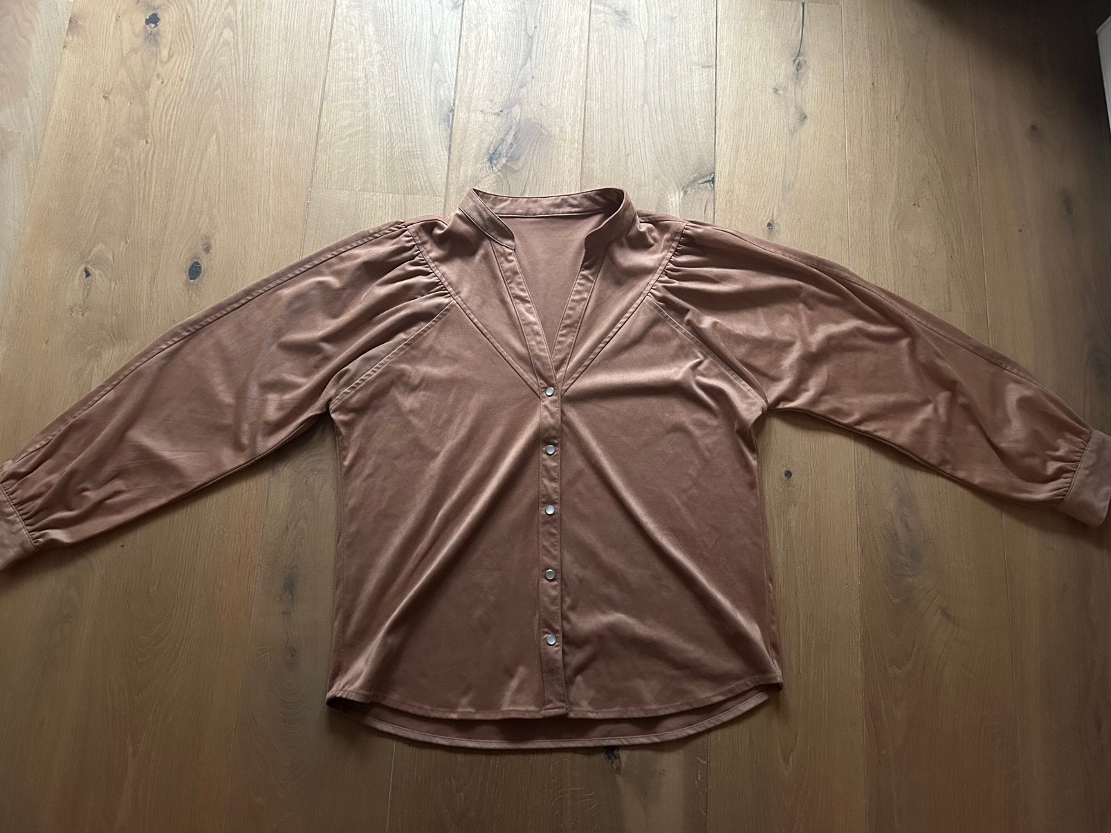 Nieuwe blouse van Cotton Club, maat L, bruin,  kunst suede, Kleding | Dames, Blouses en Tunieken, Ophalen of Verzenden, Nieuw