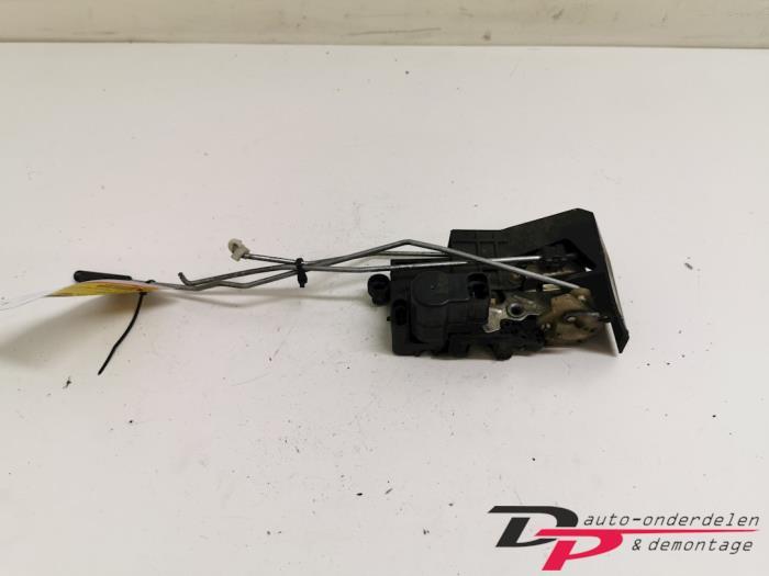 Deurslot Mechaniek 4Deurs links-voor van een Alfa Romeo 156