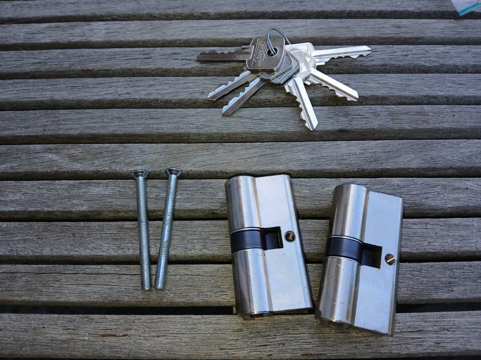 Cilindersloten 2x gelijk sluitend  30/30 met 6x sleutel, Ophalen of Verzenden, Gebruikt, Overige materialen, Slot