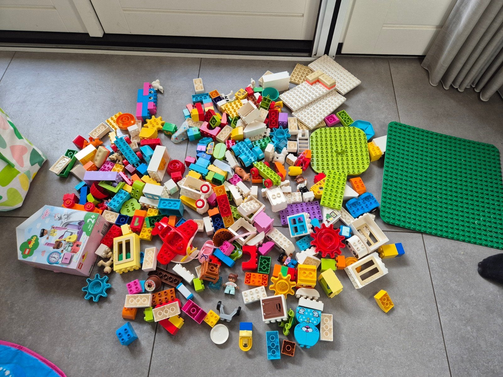 Partij Duplo met grondplaat, Inclusief minifiguren, Ophalen of Verzenden, Zo goed als nieuw, Duplo