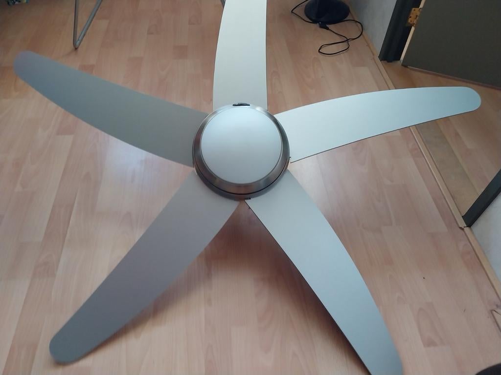 Te koop aangeboden: een Handson Belluno plafondventilator, Witgoed en Apparatuur, Ventilatoren, Ophalen, Plafondventilator