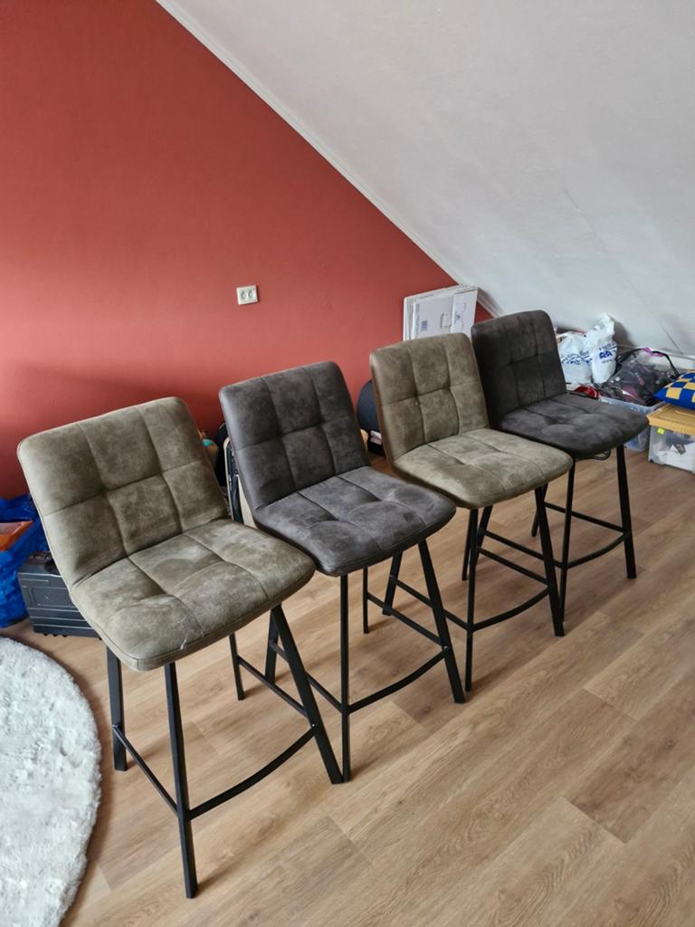 Barstoelen, Huis en Inrichting, Barkrukken, Zo goed als nieuw, 60 tot 90 cm, Kunststof, 4 krukken, Ophalen