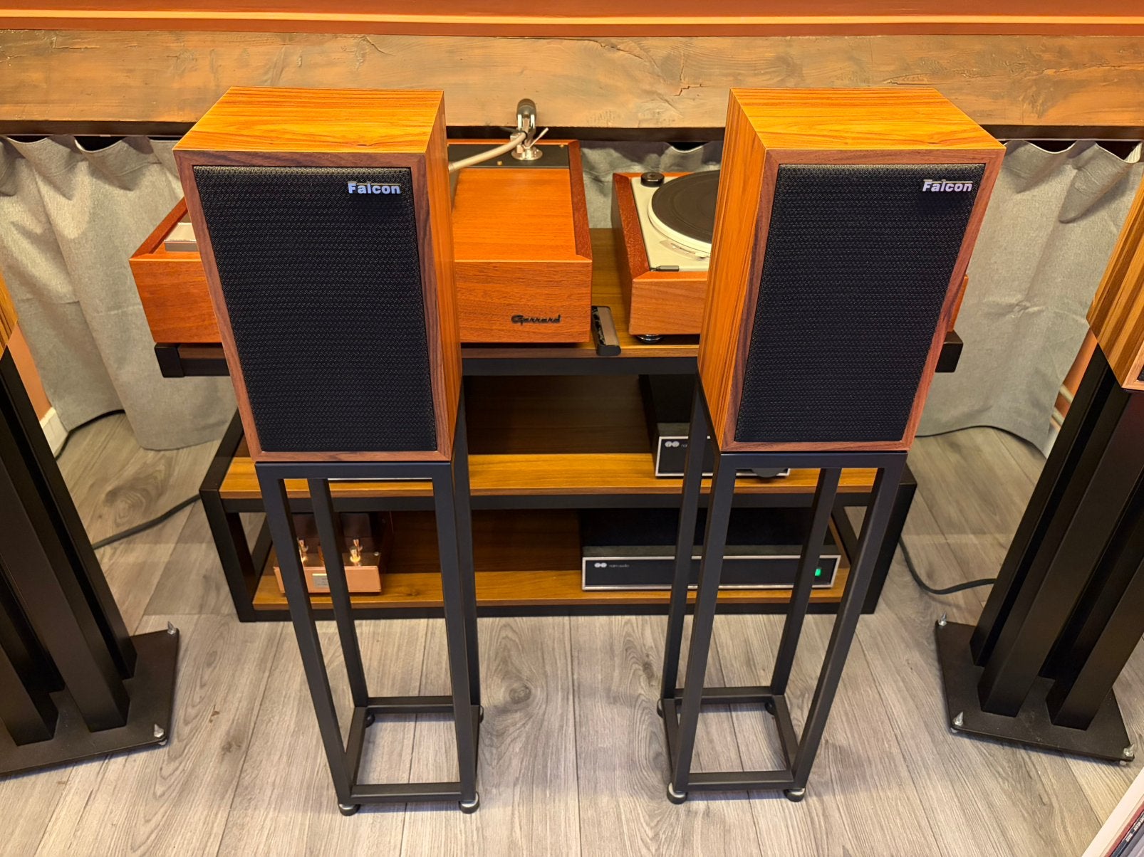 Falcon LS3/5a Gold Badge 15Ω Rosewood, nieuwstaat, stands, Audio, Tv en Foto, Luidsprekers, Ophalen, Zo goed als nieuw, Overige merken