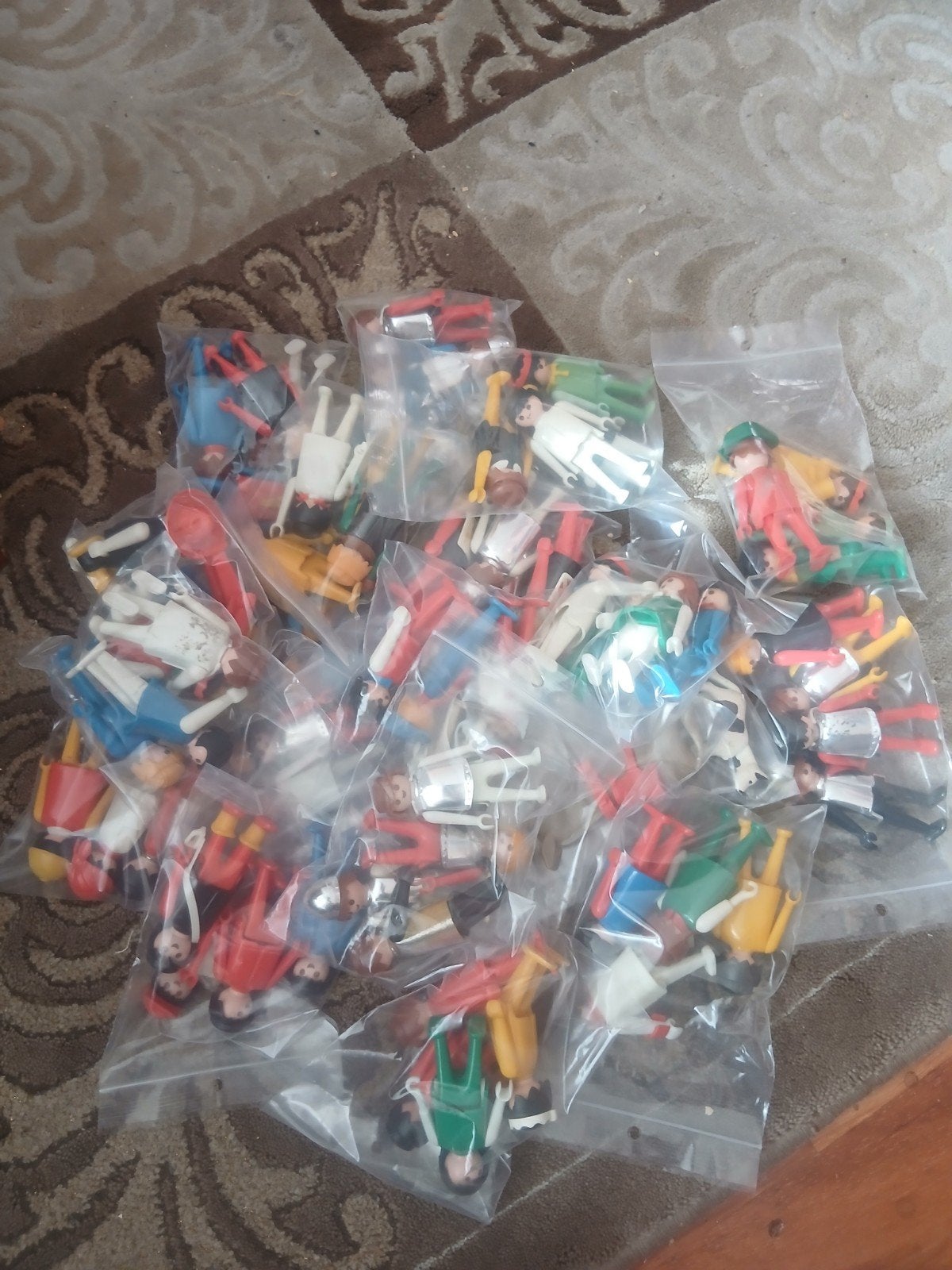 Zakje met 4 PLAYMOBIL poppetjes - 17 zakjes beschikbaar, Ophalen
