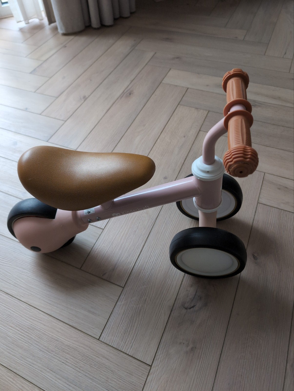 Kinderkraft Loopfiets Roze - Zo goed als nieuw, Ophalen, Zo goed als nieuw, Loopfiets