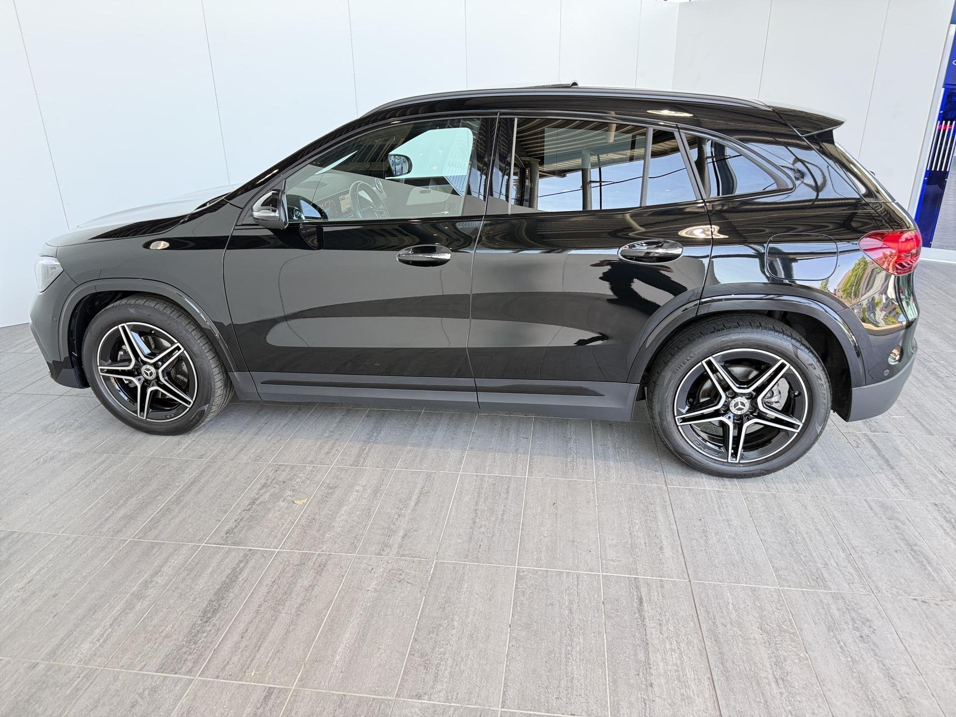 Mercedes-Benz GLA-klasse 180 AMG Line | Panoramaschuifdak |, Auto's, Dealer onderhouden, Gebruikt, 4 cilinders, Origineel Nederlands