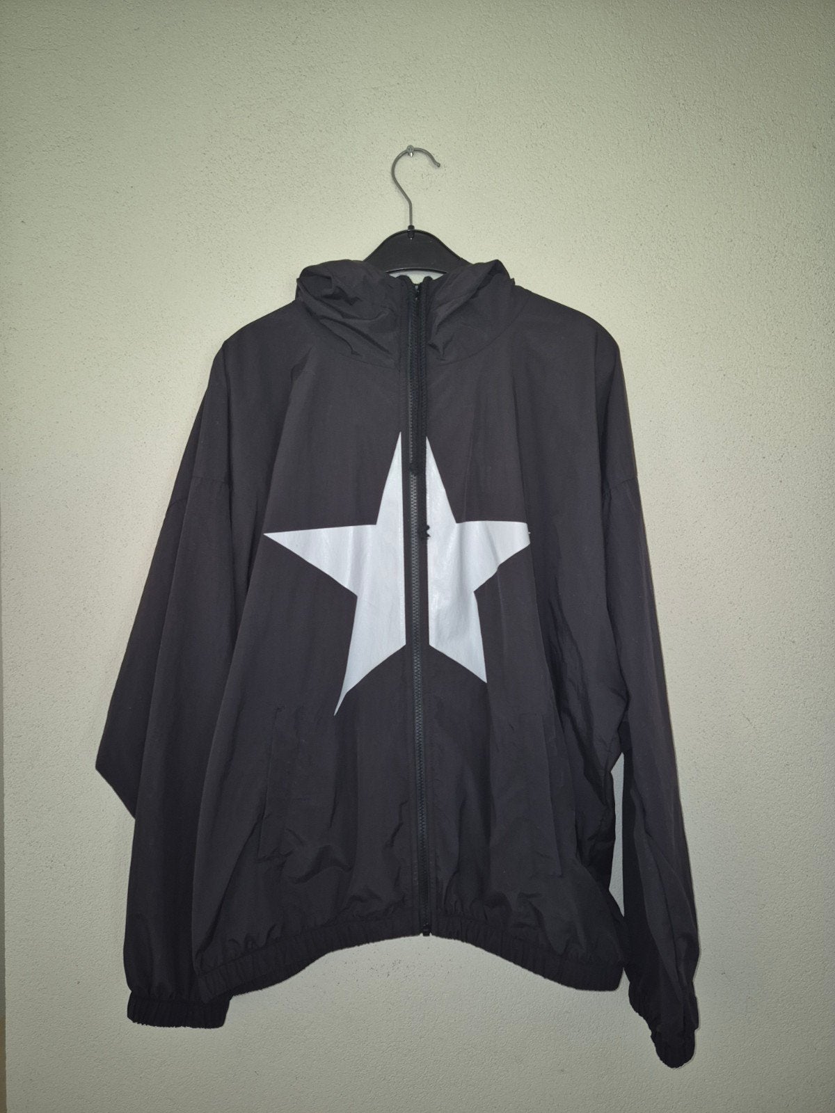 YE windjack merch tour GelreDome, Ophalen of Verzenden, Zo goed als nieuw, Overige maten, Zwart