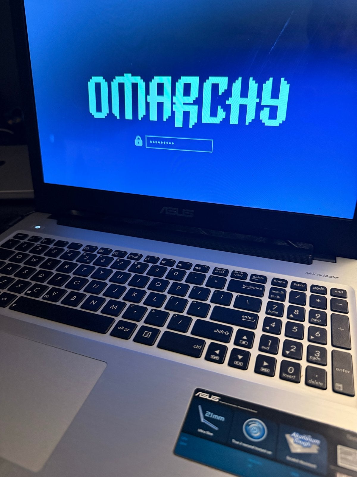 ASUS Linux-laptop met Omarchy, Gebruikt, 2 tot 3 Ghz, 8 GB, Ophalen of Verzenden