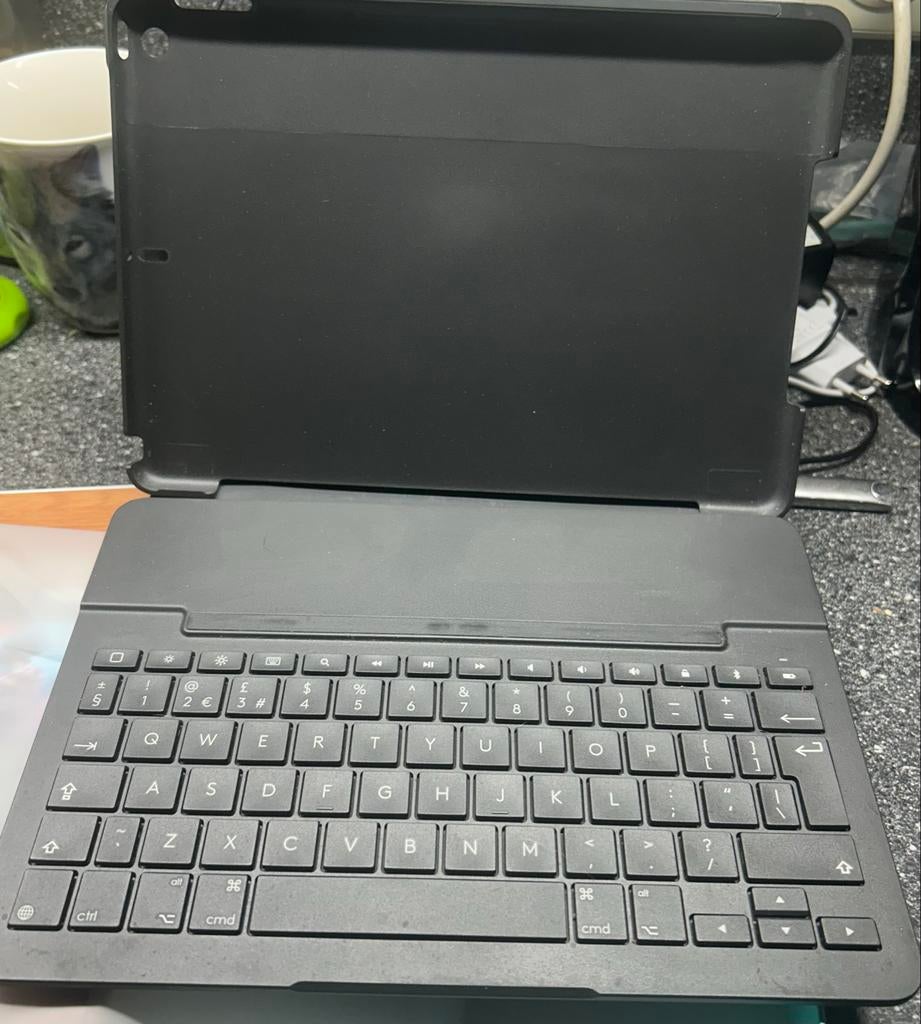 Logitech Combo Touch iPad 7e generatie Toetsenbord Hoes, Computers en Software, Apple iPads, 10 inch, Overige modellen, Zwart