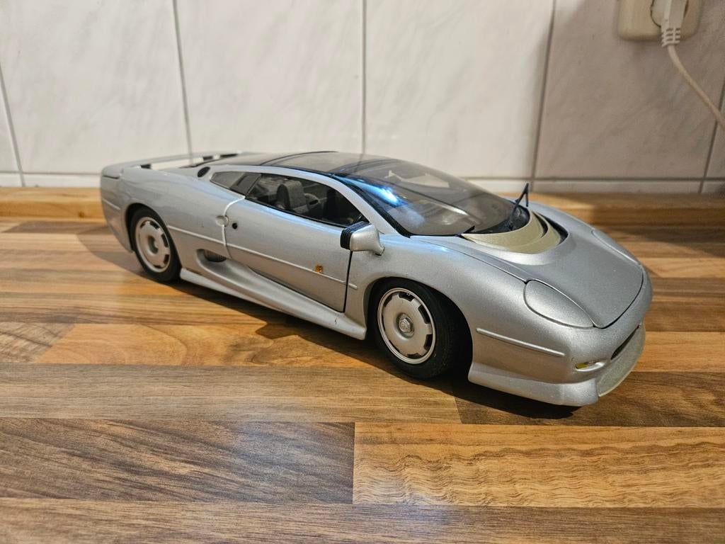 Maisto Jaguar XJ220 Schaal 1:12, Ophalen of Verzenden, Zo goed als nieuw, Maisto
