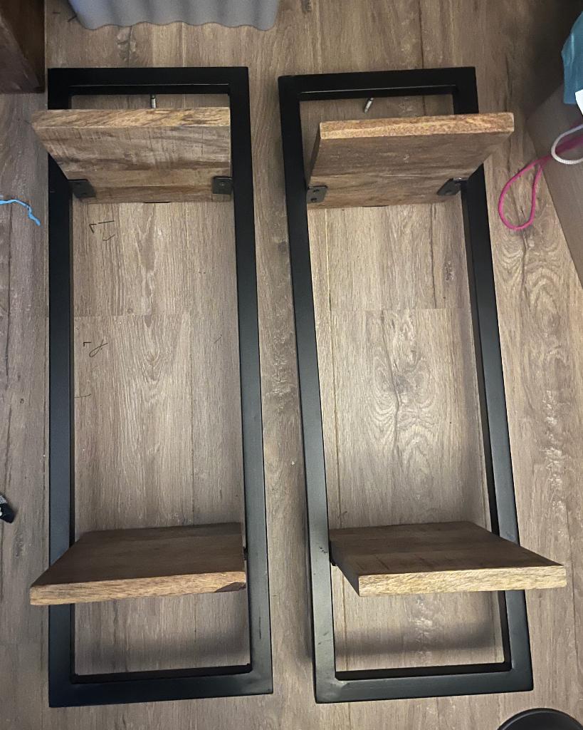 Plankjes voor aan de muur prijs is voor beide, Ophalen, Gebruikt