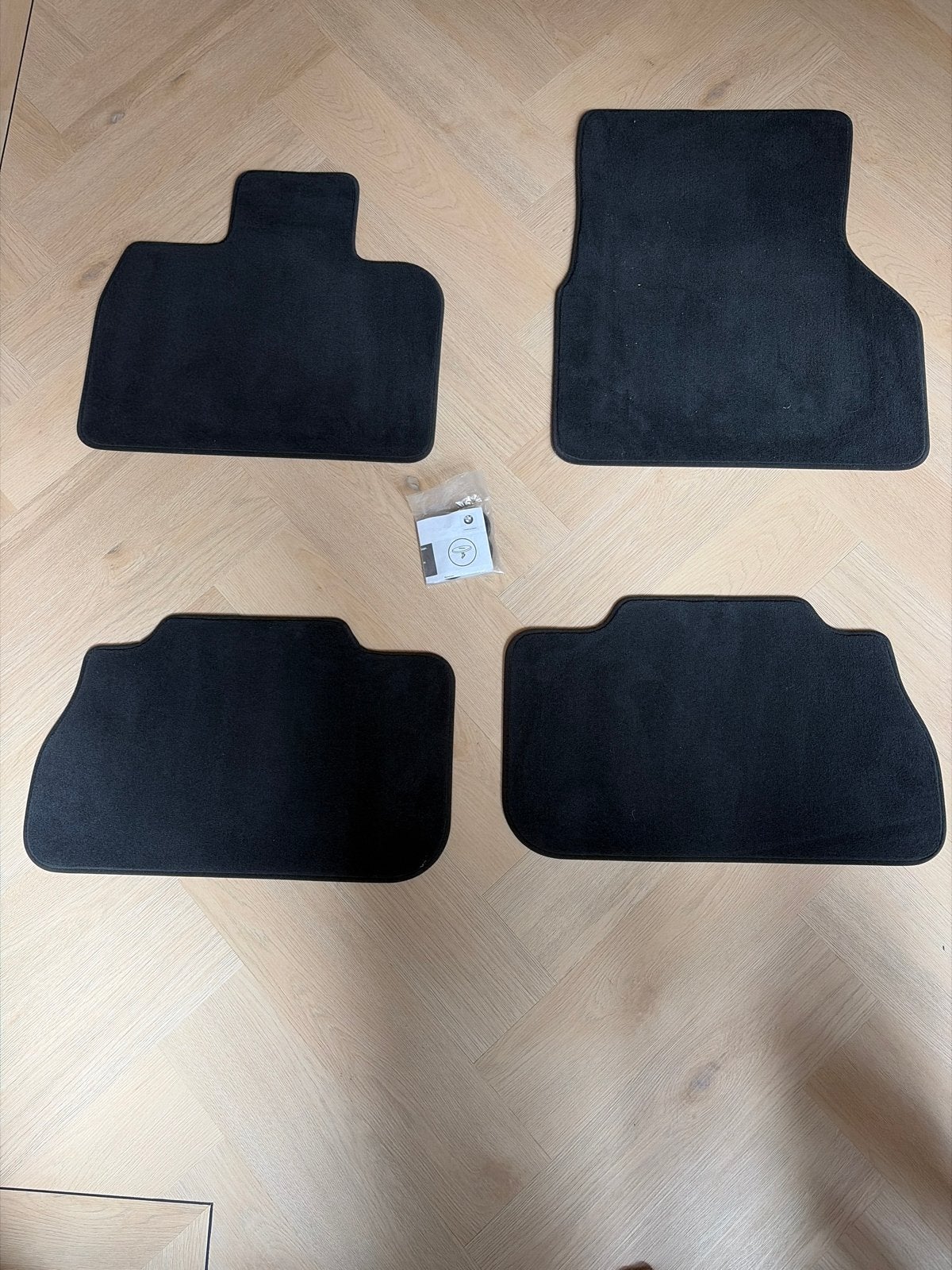 Ongebruikte originele BMW IX mattenset, Ophalen of Verzenden, Nieuw