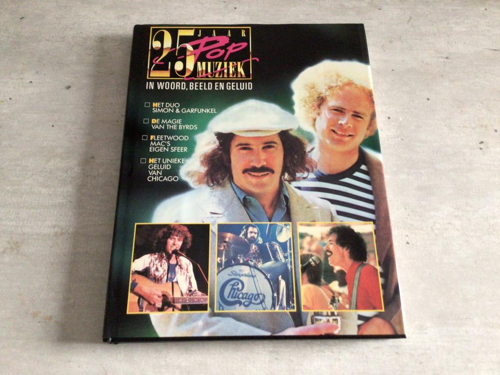 25 jaar popmuziek, Boeken, Ophalen of Verzenden, Gelezen