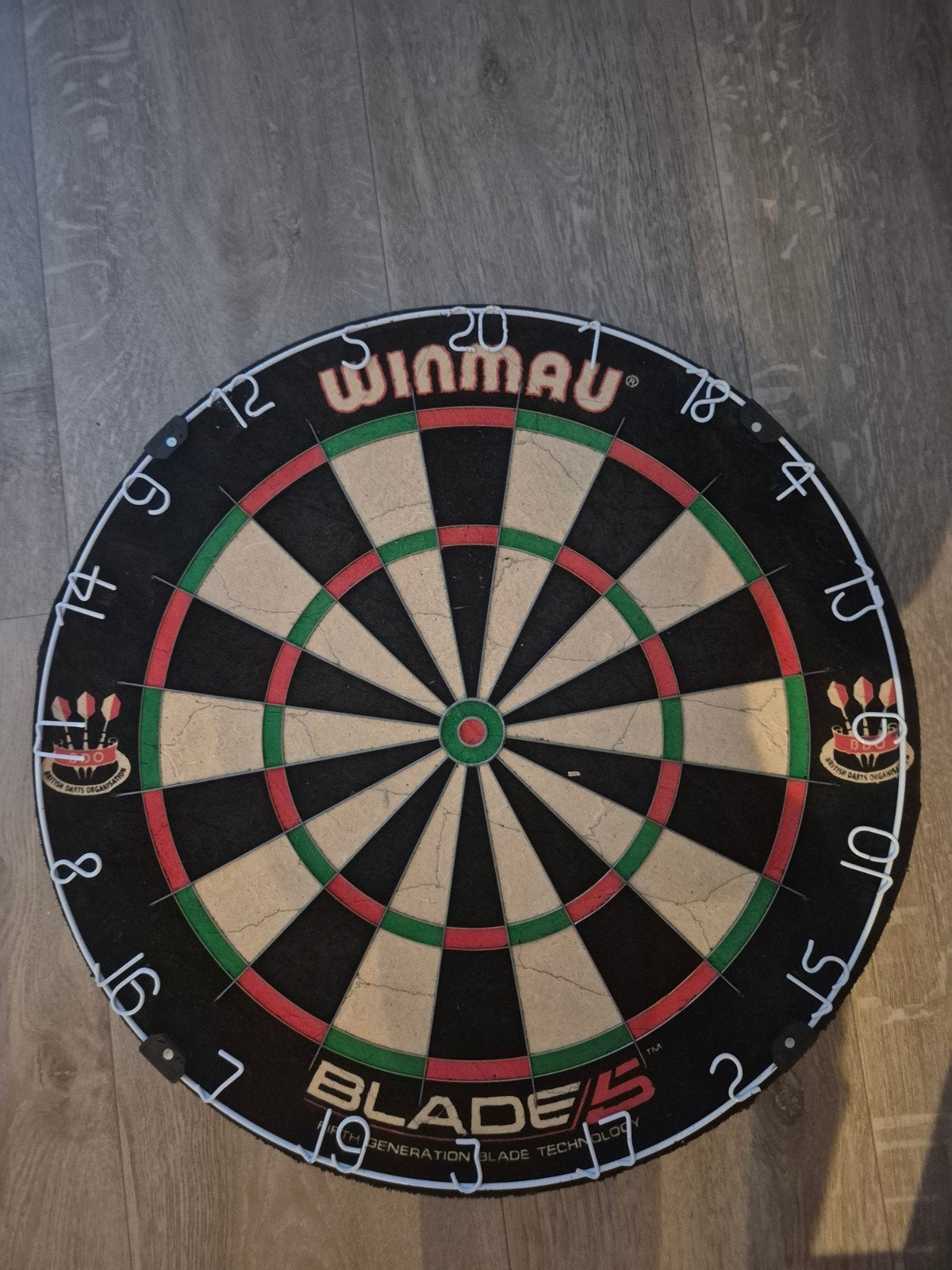 Dartbord Winmau blade 5 incl. mat en Surround, Sport en Fitness, Darts, Ophalen