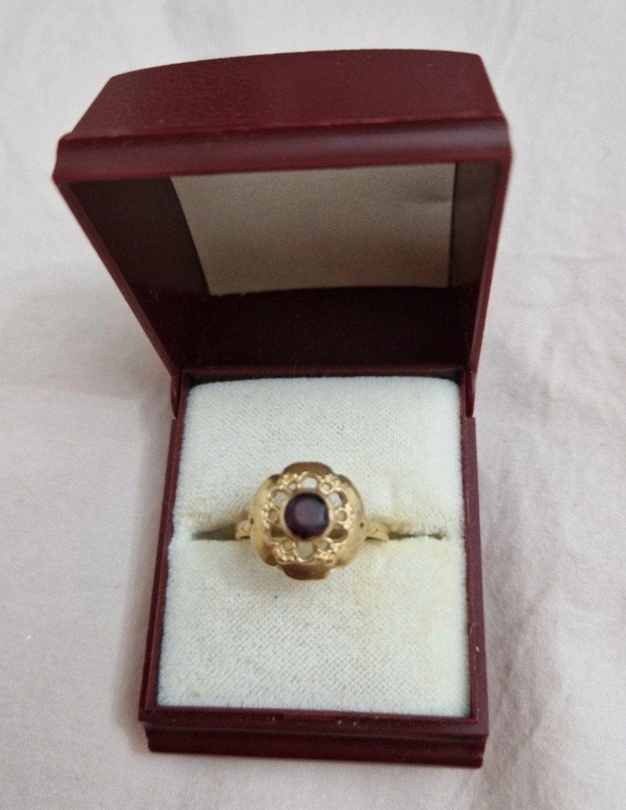 Goudenring met edelsteen, Ophalen, Gebruikt, Met edelsteen, Dame