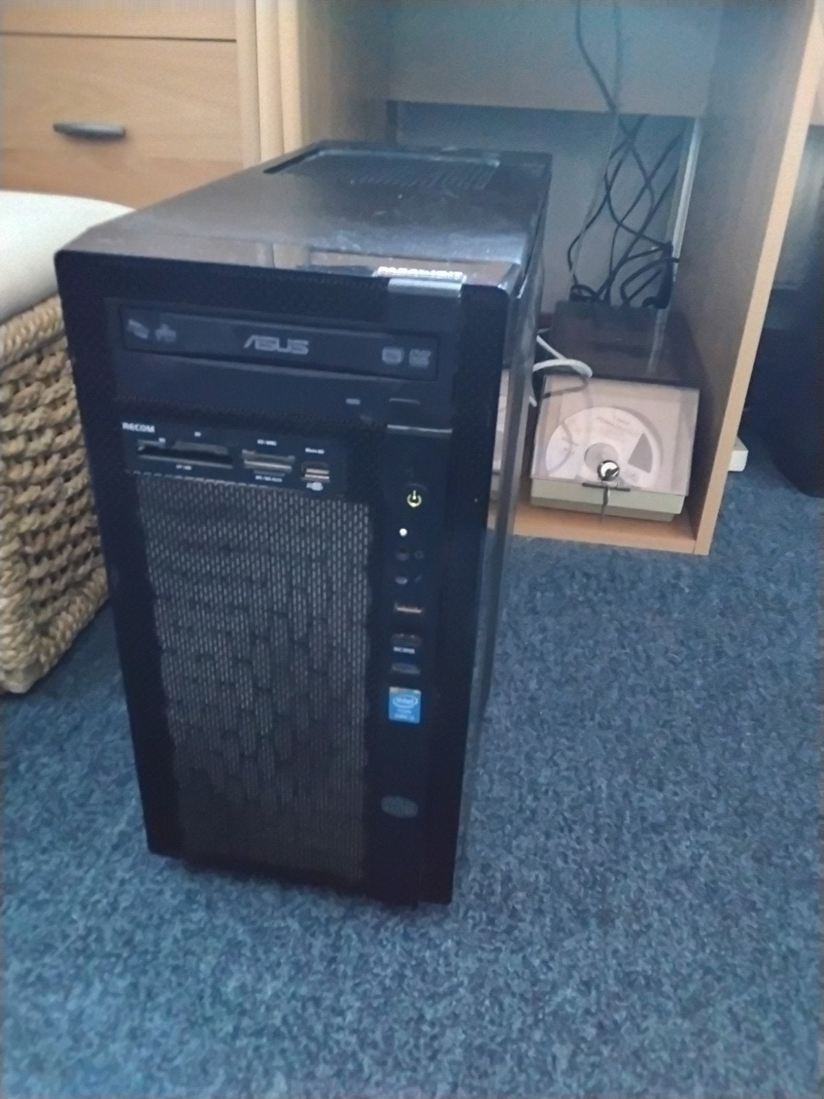 Complete Desktop PC Set - Perfect voor Thuisgebruik, Computers en Software, Ophalen, Gebruikt, HDD, Met monitor