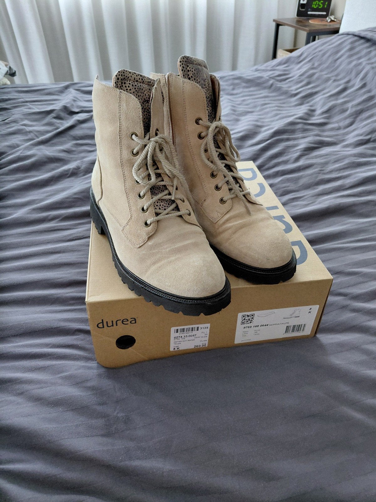 Te Koop: DUREA Hoge Schoenen, mt 42. K-Breedte.  Bijna NIEUW, Durea, Schoenen met lage hakken, Beige, Ophalen of Verzenden