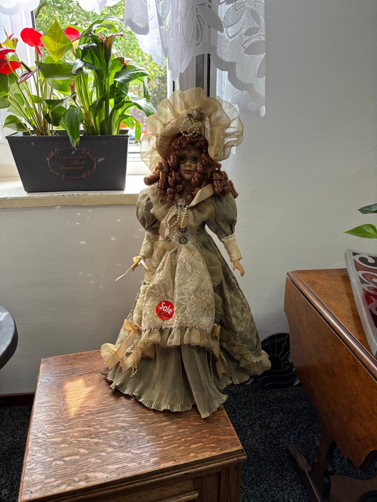 Vintage Porseleinen Pop met Krullen en Bril - Decoratie, Ophalen of Verzenden, Gebruikt, Pop