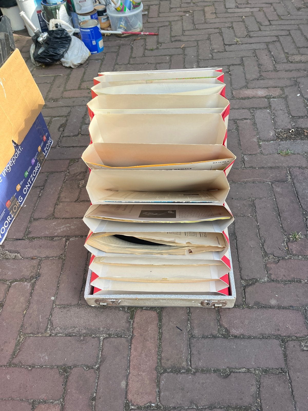 Ouderwetse elpees in draagbare platenkoffer, Ophalen, LP, Gebruikt, Overige genres