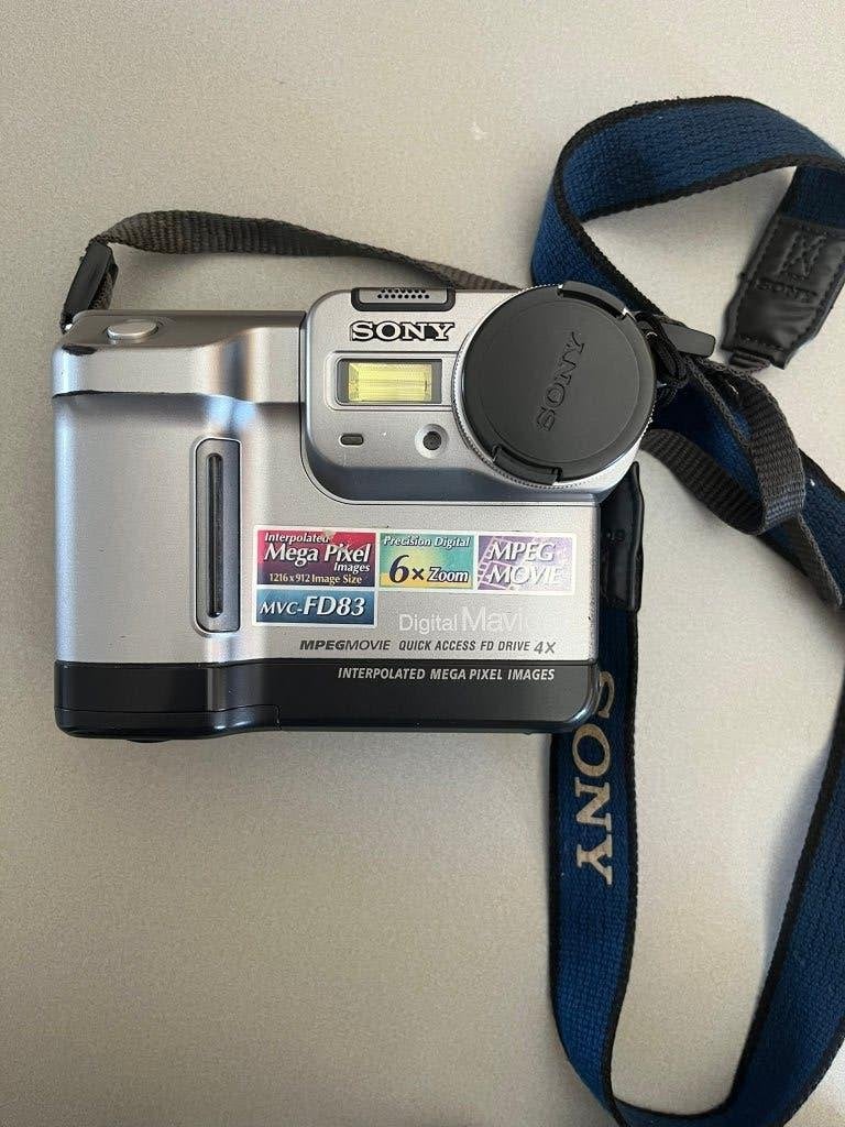 Sony Digital Mavica MVC-FD83 digitale camera (6x zoom) 1999, Audio, Tv en Foto, Ophalen, Gebruikt, Cameratas, 4 t/m 7 keer