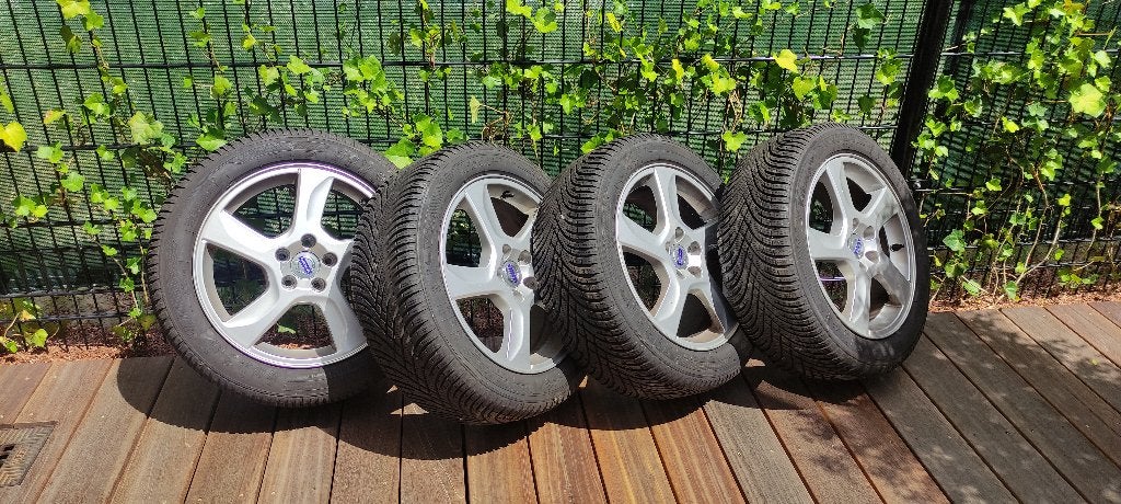 Set winterbanden Kléber voor Volvo V70, Auto-onderdelen, Banden en Velgen, Ophalen, Gebruikt, Banden en Velgen, 17 inch
