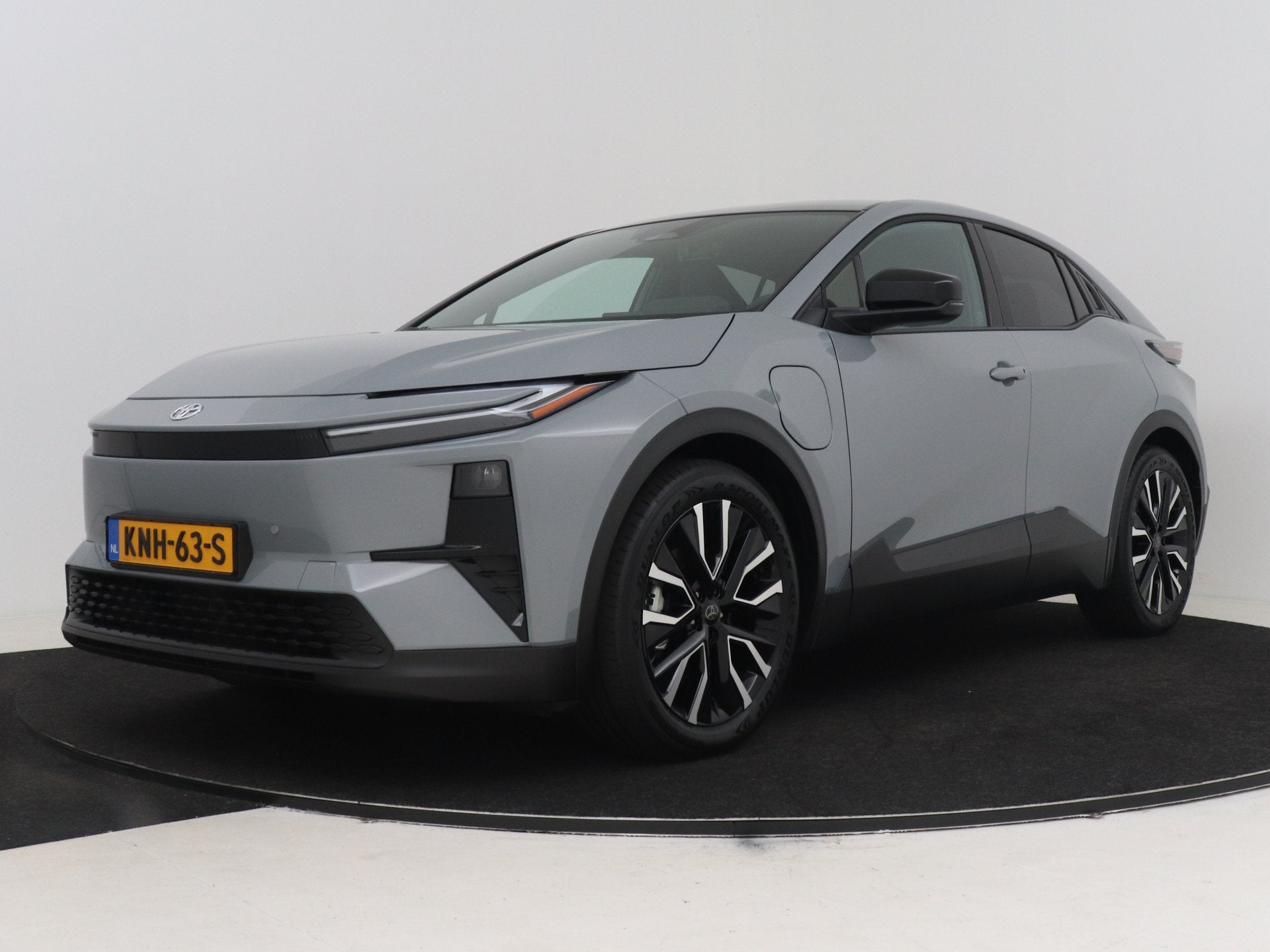 Toyota C-HR+ First Edition 77 kWh (bj 2026, automaat), 12 maanden, 24 min, Leder en Stof, Origineel Nederlands