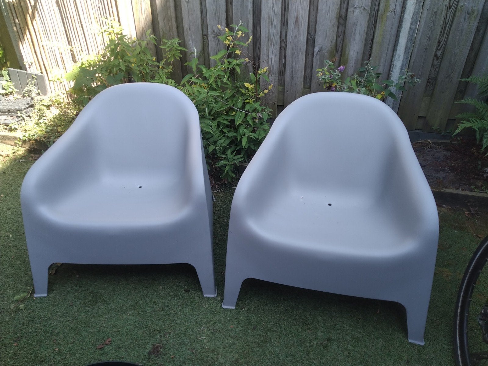 Grijze Ikea tuinstoelen - makkelijk schoon en stapelbaar, Tuin en Terras, Tuinstoelen, Ophalen