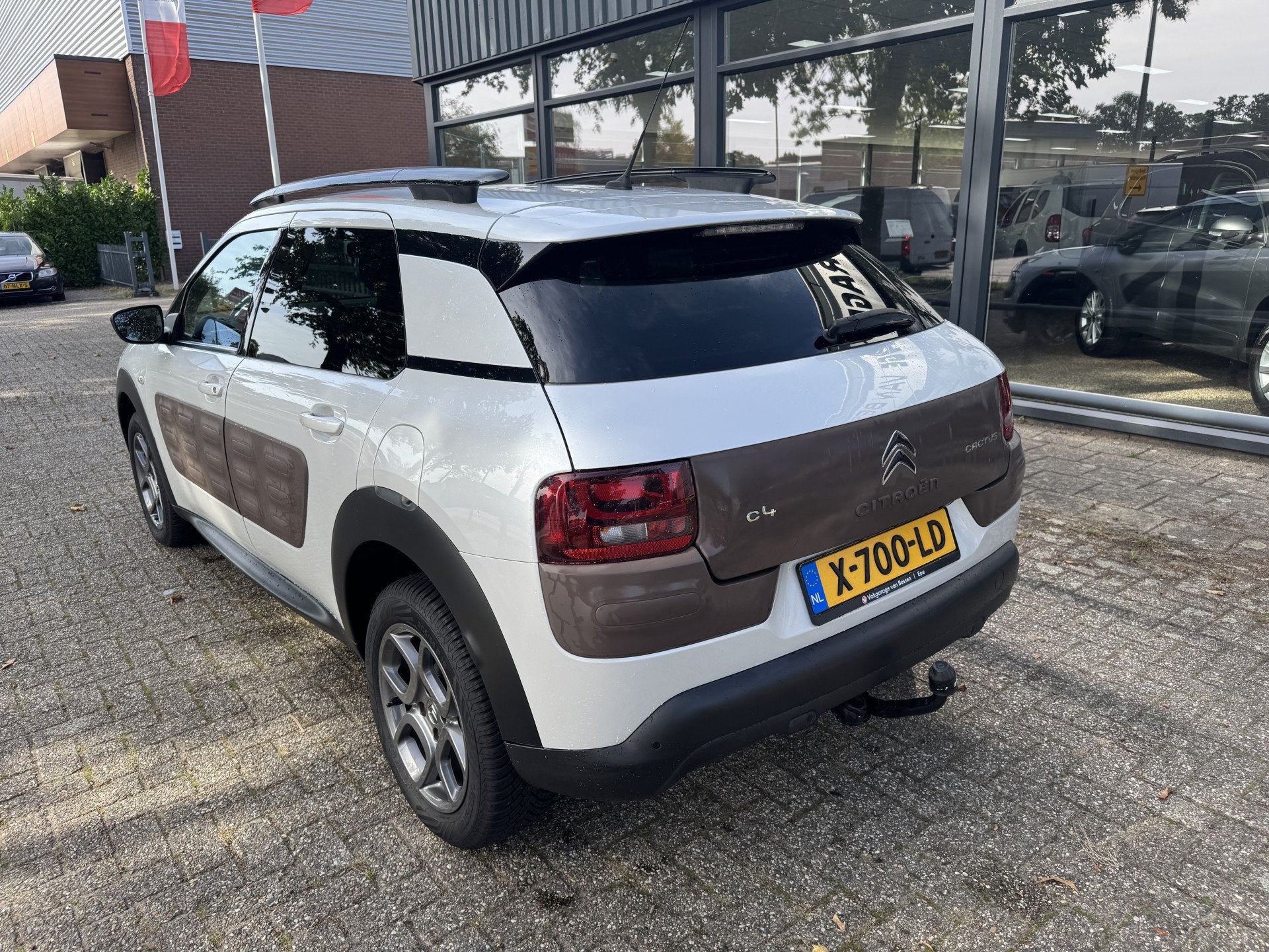 Citroën C4 Cactus 1.2 PureTech Shine CAMERA-CRUISE-TREKHAAK, Euro 5, Gebruikt, 31 €/maand, 1199 cc