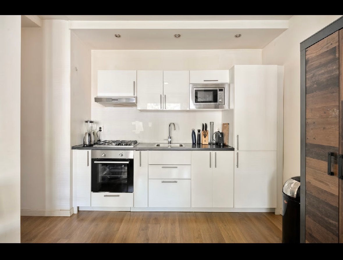 Kitchen with fridge, stove, oven and microwave, Ophalen, Gebruikt, Overige materialen, Wit